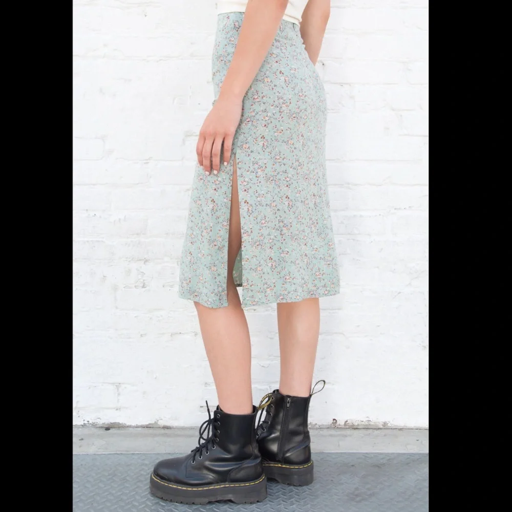 Brandy Melville Phoebe Floral Skirt - Picture 4 of 6